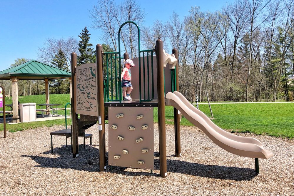 MEADOWS OF BROOKFIELD PARK Updated June 2024 230 N Eastmoor Ave