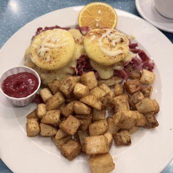 Fran's Restaurant - Montreal Corned Beef Benedict - Diners Near Me - Toronto, Ontario