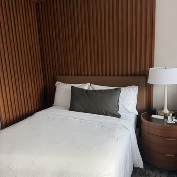 Omni Hotel at the Seaport Parking - Bed - Hotels Near Me - Boston, Massachusetts