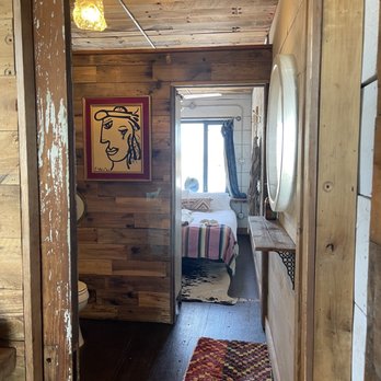 Flophouze Shipping Container Hotel - Hotels Near Me - Round Top, Texas