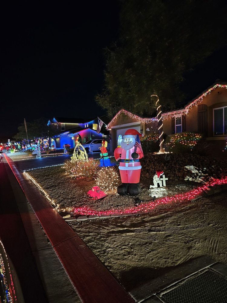 CHRISTMAS LIGHTS NEIGHBORHOOD 19 Photos 3705 Vincelli Ave, North