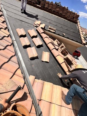 Hess Elite Roofing Logo