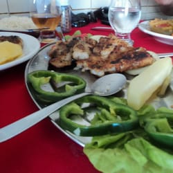 Bar e Restaurante Pra Vocês - Prato de pescada amarela e seus acompanhamentos