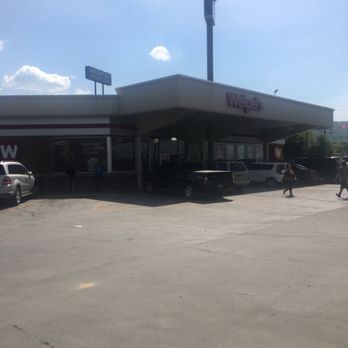 Weigel's - the outside of a restaurant - Convenience Stores Near Me - Newport, Tennessee