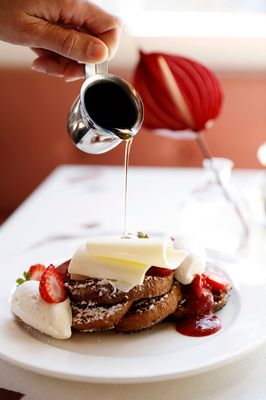 Champagne Diner by null