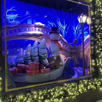 Saks Fifth Avenue - Window Display 2025 - Shoe Stores Near Me - New York, New York Saks Fifth Avenue - Window Display 2025 - Shoe Stores Near Me - New York, New York