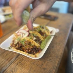 Zitio Sports-Bar and Grill - Tacos