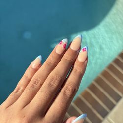 Nails Tek