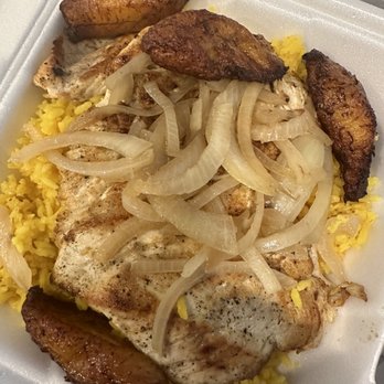 Las Palmas Latin Grill - Grilled chicken breast - Cuban Near Me - Tampa, Florida