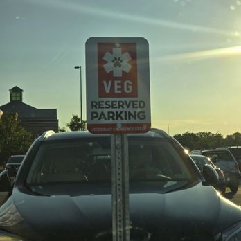 Veterinary Emergency Group - Parking - Emergency Pet Hospital Near Me - Schaumburg, Illinois