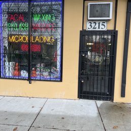 A business that suppose to open @9:30 am and hasn't opened yet.