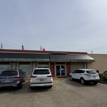 Specialty Italian Bistro - Entrance to building outside - Italian Near Me - Gretna, Louisiana