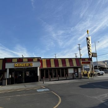 Miner's Drive-In - American Near Me - Yakima, Washington