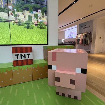 Microsoft Company Store - Computers Near Me - Redmond, Washington