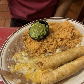 El Farolito - Chicken taquitos plate - Mexican Near Me - Placentia, California El Farolito - Chicken taquitos plate - Mexican Near Me - Placentia, California
