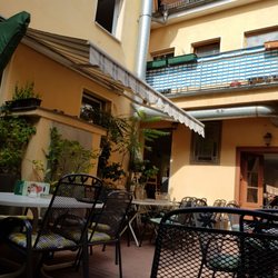 Pizzeria Nr. 1 - Biergarten im Innenhof
