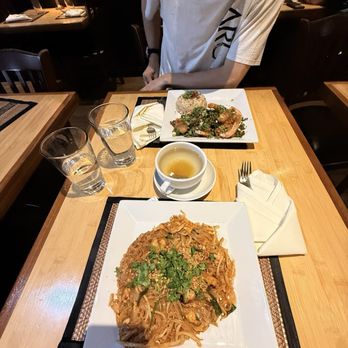 Bencharong Thai House - Pad Thai & Puket Prawns with garlic rice - Thai Near Me - Arcata, California