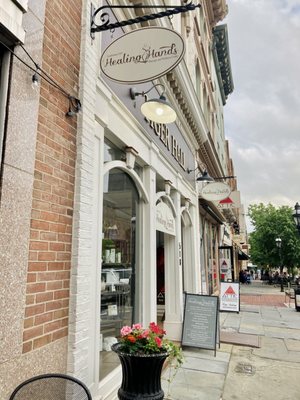 Healing Hands Massage & Wellness Center - Image 12