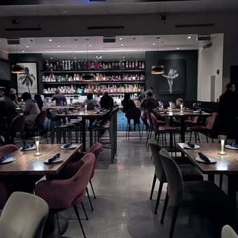 Verse - Beautiful bar view before the crowd rushed in - Seafood Near Me - Toluca Lake, California