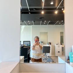 Louys Drybar Salon