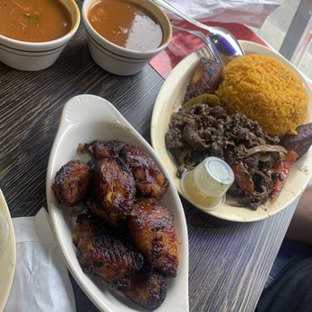 El Nuevo Tina - Bistec Encebollado Lunch. Habichuelas y Maduros. - Latin American Near Me - New York, New York