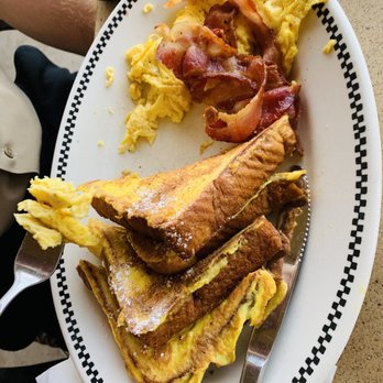 Wright Bros Cafe & Grille - Got hungry. French toast. - Cafes Near Me - Honolulu, Hawaii