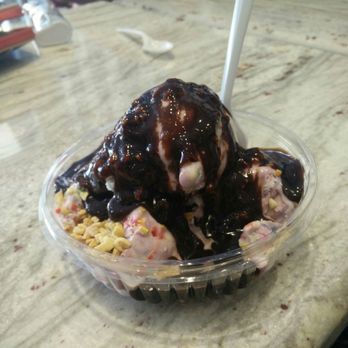 Fairmount Flavors - Crazy vanilla hot fudge sundae - Ice Cream & Frozen Yogurt Near Me - Philadelphia, Pennsylvania Fairmount Flavors - Crazy vanilla hot fudge sundae - Ice Cream & Frozen Yogurt Near Me - Philadelphia, Pennsylvania