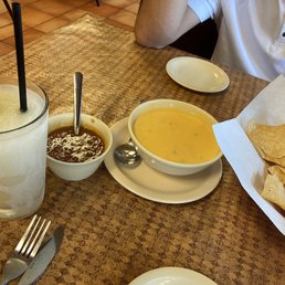 Margarita, queso and salsa Margarita, queso and salsa