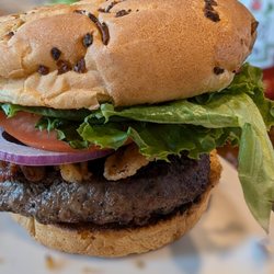 Casey's Tavern - Burger deluxe