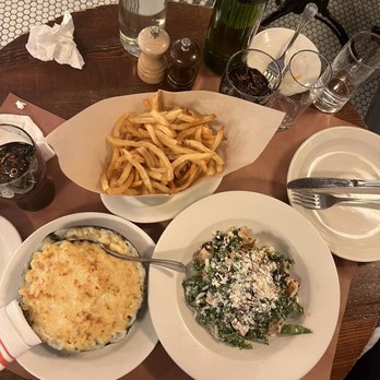 The Smith - Mac & Cheese, Kale & Quinoa Salad and Crispy Fried Calamari - New American Near Me - New York, New York The Smith - Mac & Cheese, Kale & Quinoa Salad and Crispy Fried Calamari - New American Near Me - New York, New York