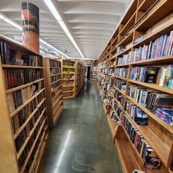 Bookmaze - Good selection of sci fi and fantasy