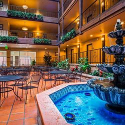 Best Western El Grande Inn - View of the fountain in our Atrium