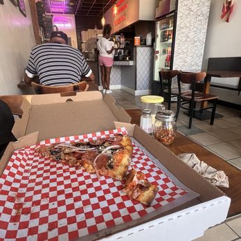 Bloom pizzeria - The Brooklyn and the supreme Both incredible - Pizza Near Me - Oakland, California