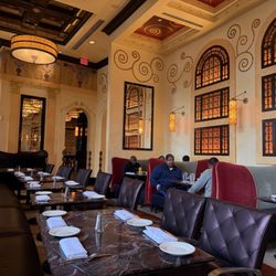 Grand Lux Cafe