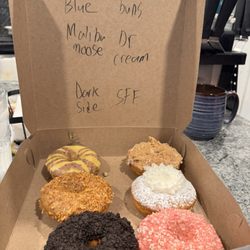 Mama Buntz Donut - All the yummy donuts from Mama Buntz! So delicious!