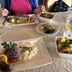 Fähr-Cafe Bonsberg - Brathering in Sauer und Matjes mit Bratkartoffeln