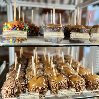 Kilwins Ice Cream - Chocolate - Fudge - Candy apples - Candy Stores Near Me - Lake Geneva, Wisconsin Kilwins Ice Cream - Chocolate - Fudge - Candy apples - Candy Stores Near Me - Lake Geneva, Wisconsin