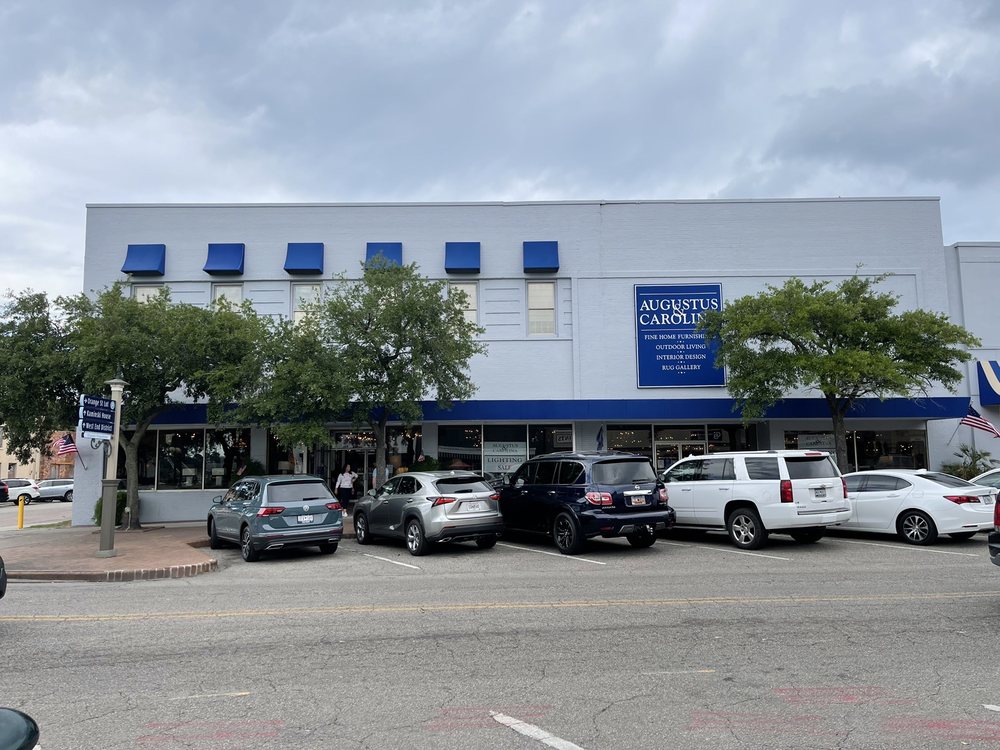 AUGUSTUS & CAROLINA Updated August 2024 830 Front St,