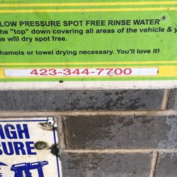 Les's Towing - WARNING: Don't waist your time calling this phone. Secretary will do the very least possible to fix any customer issues.