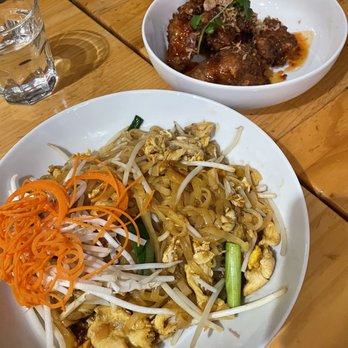 KIIN Thai Eatery - Pad Thai $14 - Thai Near Me - Burbank, California