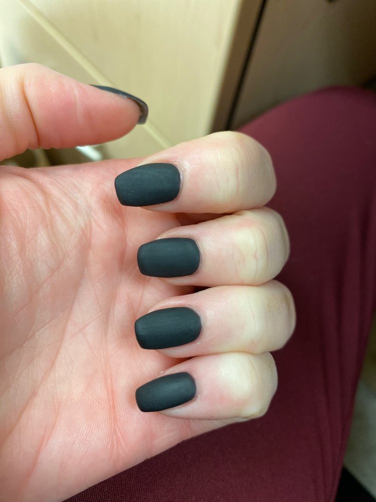 Le Petite Nail Bar Logo