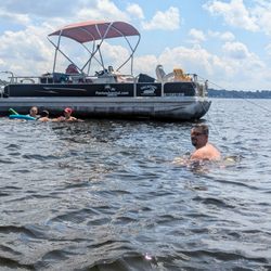 pontoon rental - Boat came with 2 anchors and 2 augers for swimming
