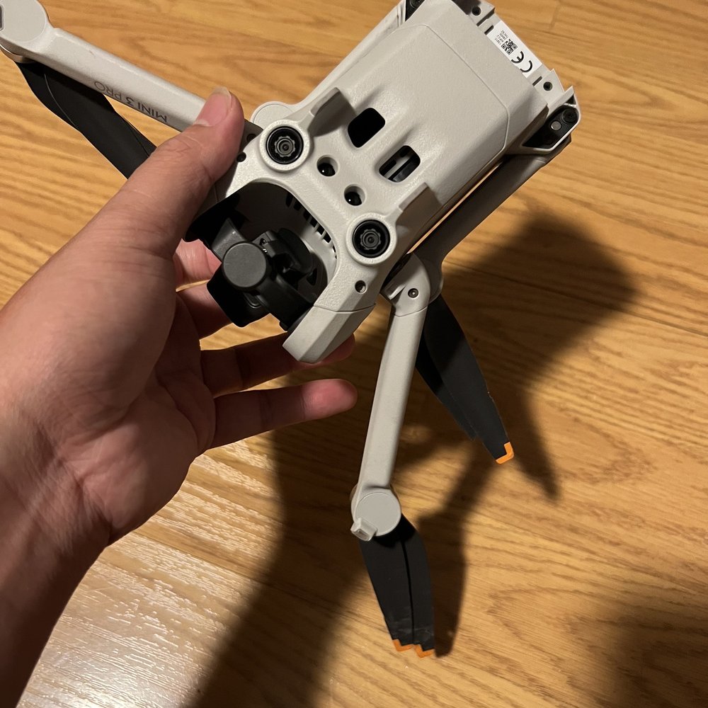 The left hand is broken and no battery They seal the box so you can't check it before bidding The left hand is broken and no battery They seal the box so you can't check it before bidding