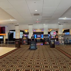 Marcus Orland Park Cinema - Sports bar and lobby.