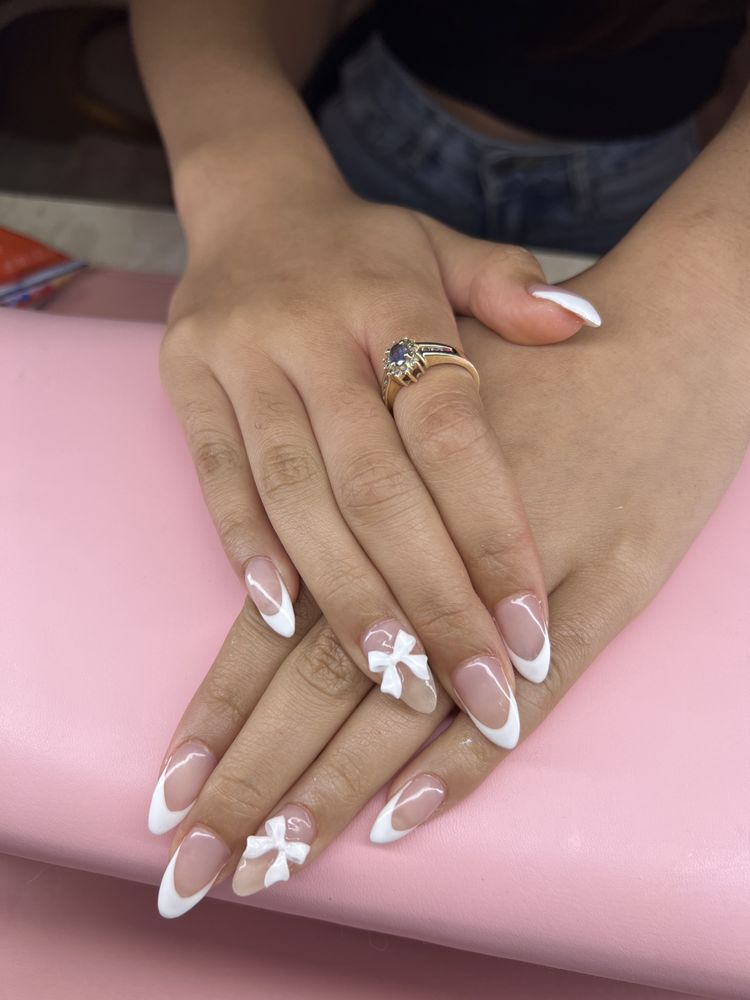 Pink Crush Nails and Spa Logo