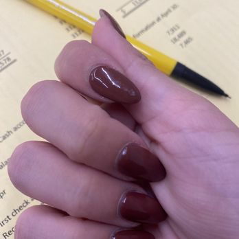 Fountain Nail Bar - Chipped gel on nail - Nail Salons Near Me - El Paso, Texas