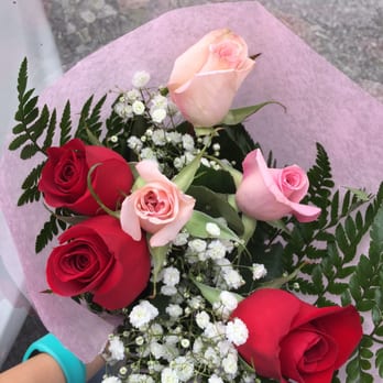 Squirrel Hill Flower Shop - Not something I would consider as a beautiful arrangement: no staggering of the different colored roses or the babies breath - Florists Near Me - Pittsburgh, Pennsylvania Squirrel Hill Flower Shop - Not something I would consider as a beautiful arrangement: no staggering of the different colored roses or the babies breath - Florists Near Me - Pittsburgh, Pennsylvania
