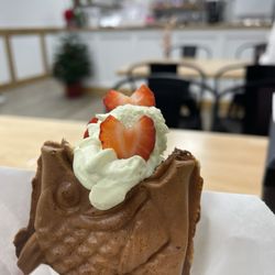 Tiger Paw Cafe - Taiyaki Strawberry cream