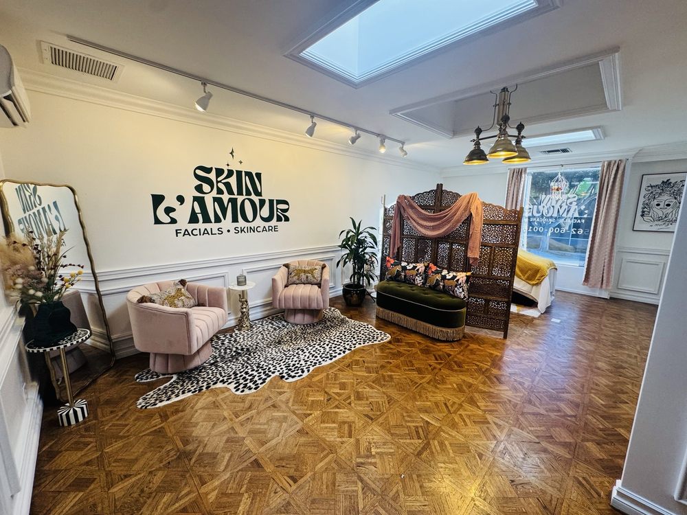 Skin L’amour Logo