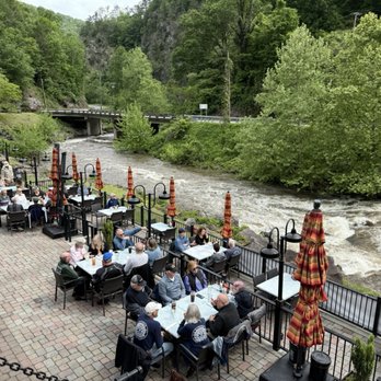 Tapoco Tavern - Lots if seating outside but it does fill up. Opens at 11AM & that is the time to arrive. - Resorts Near Me - Robbinsville, North Carolina